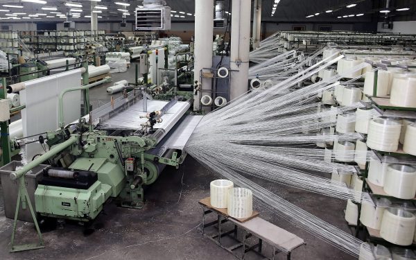 UE lovește China: Taxe antidumping pentru fibra de sticlă din țări terțe