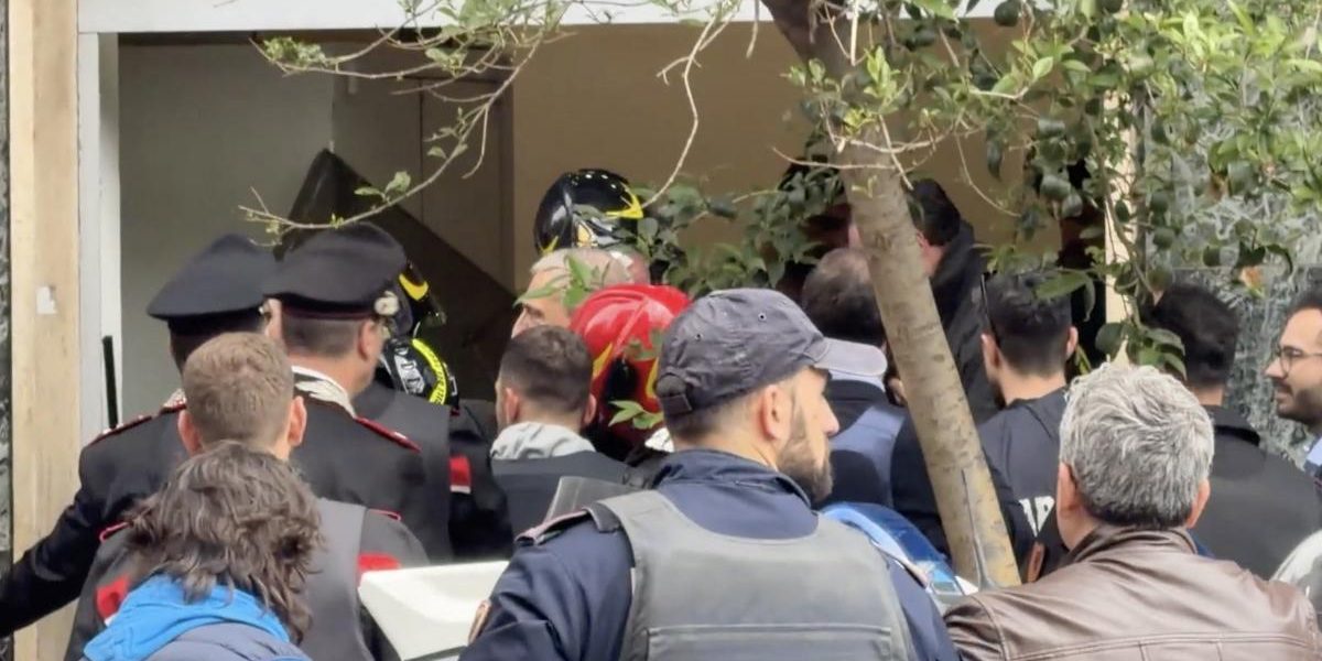 Jaf ca-n filme la Napoli: Hoții au furat casetele, evadare prin podea