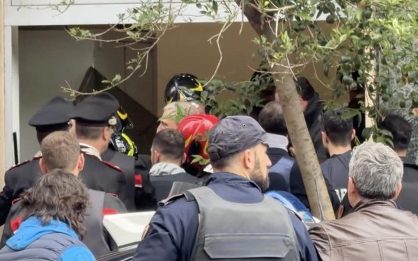 Jaf ca-n filme la Napoli: Hoții au furat casetele, evadare prin podea