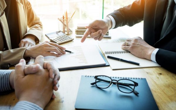 Succesiuni și vânzări globale: Firmele de familie, test pentru economie