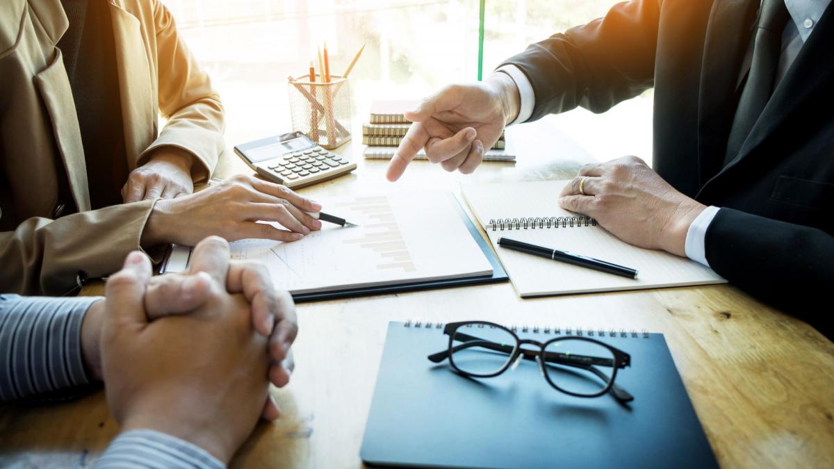 Succesiuni și vânzări globale: Firmele de familie, test pentru economie