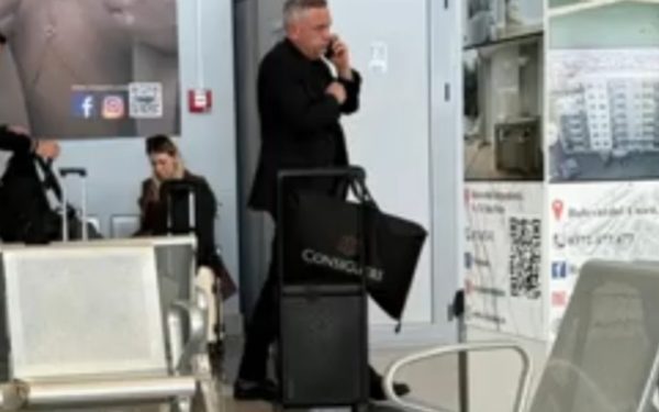 Barbu, pozat cu geanta Vuitton de 5000€: „Nu știu ce e aia!”