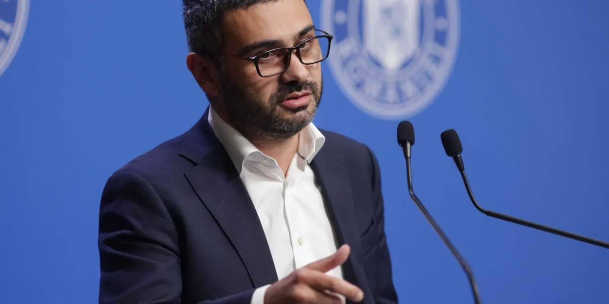 Bugetarii, afectați de schimbări: Salariile peste 4.000 lei, recalculate. Manole: Nicio scădere