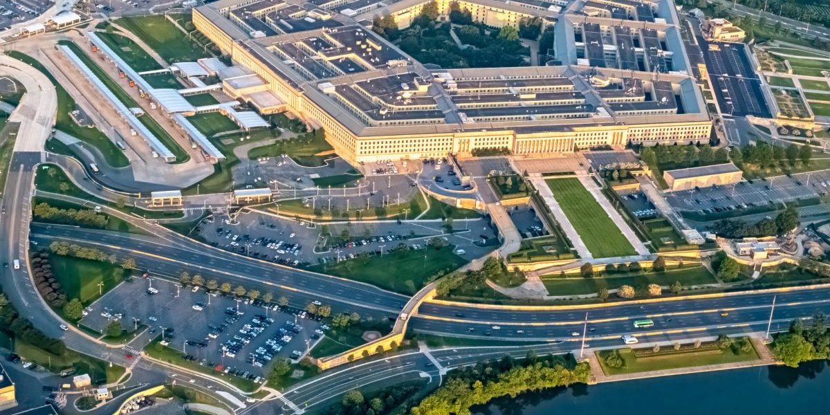 Ford și General Motors, chemate de Pentagon să facă arme. Cererea e urgentă
