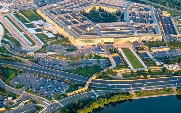 Ford și General Motors, chemate de Pentagon să facă arme. Cererea e urgentă
