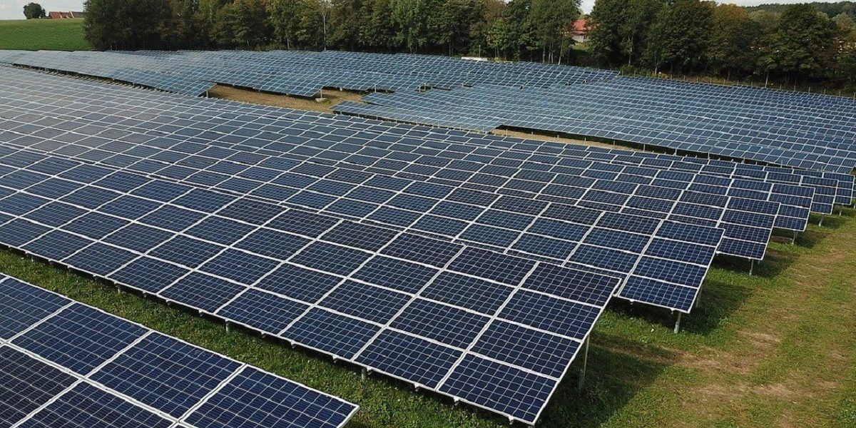 Mărășești: Energie solară pentru primărie și școli. Vrancea, model energetic