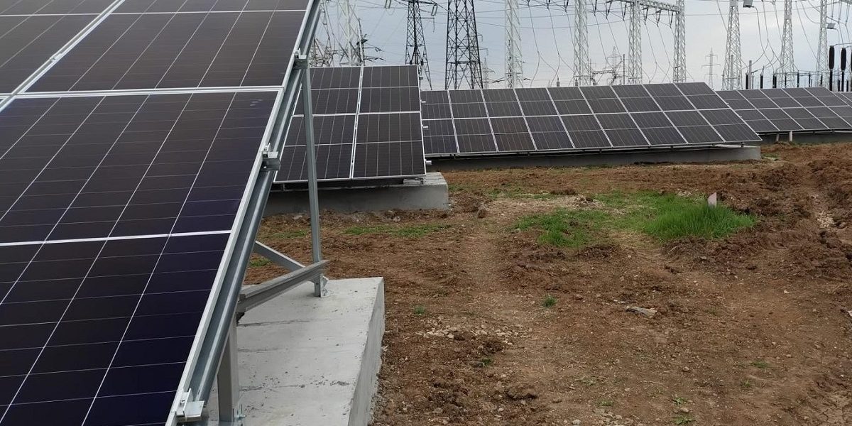 Transelectrica, investiție majoră: centrale fotovoltaice și baterii la 29 de stații pentru SEN