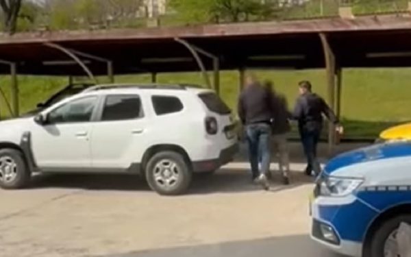 Șofer fără permis, urmărire ca-n filme în Dolj: fratele a atacat polițiștii!