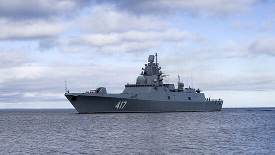 Un atac cu drone desfășurat de armata ucrainene a vizat portul Novorossiisk de pe coasta rusă a Mării Negre, fiind direcționat împotriva unei fregate a Moscovei, capabilă să transporte și să lanseze rachete de croazieră, precum și rachete antiaeriene