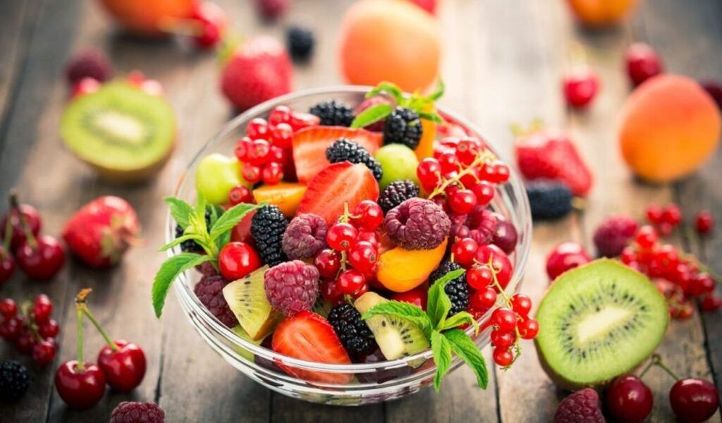 Fructele-minune: TOP 5 alimente care mențin creierul tânăr și combat demența