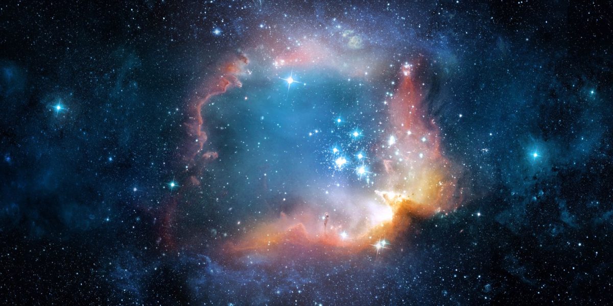 Crucea Einstein dezvăluie secretele unei galaxii cu stele bătrâne