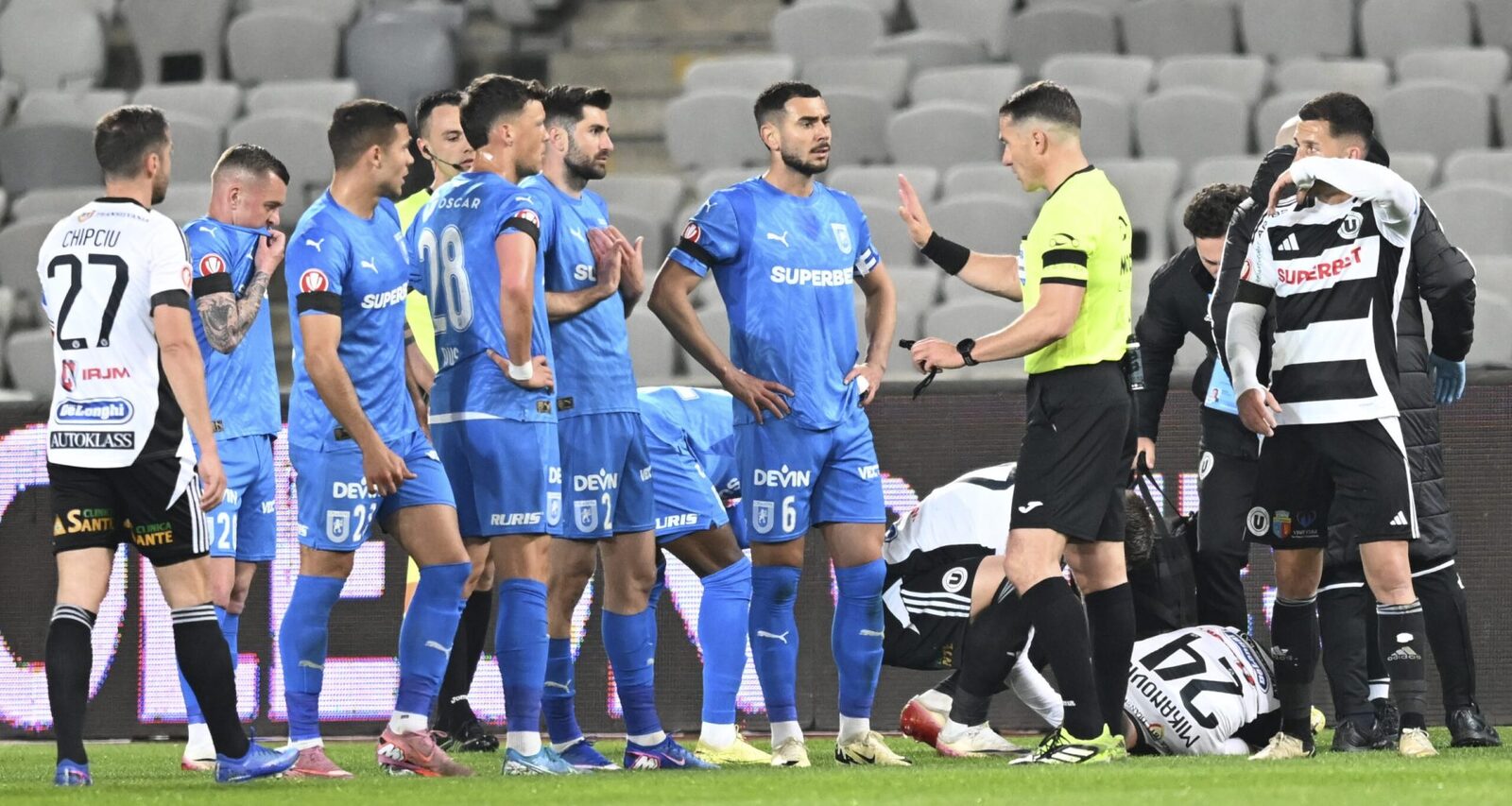 Etimo, eliminat! Fault GROAZNIC în U Cluj – U Craiova: Kovacs a dictat OUT în minutul 20