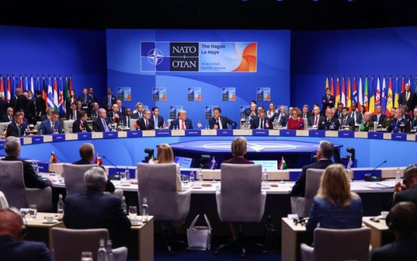 Trump șantajează NATO, dar americanii susțin Alianța