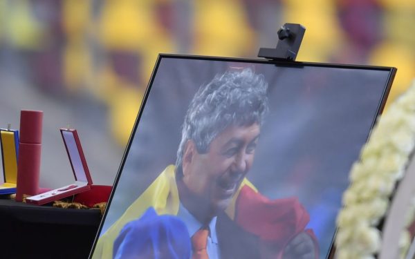 Mii de oameni au adus un ultim omagiu legendarului antrenor Mircea Lucescu, după decesul acestuia la vârsta de 80 de ani