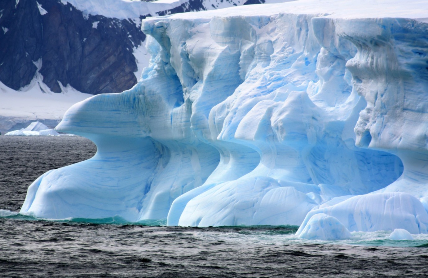 Dezghețarea permafrostului din Arctic produce schimbări semnificative în ecosisteme și eliberează cantități mari de carbon Un nou studiu academic a oferit cele mai detaliate imagini de până acum despre efectele dezghețului permafrostului în regiunea Arcticii