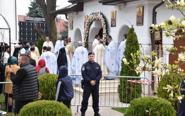 Mii de credincioși la Ghighiu, Prahova, de Izvorul Tămăduirii