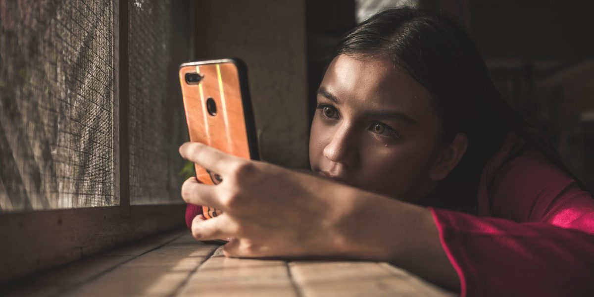 De ce „fantomele” dispar fără urmă? Explicația științifică a ghosting-ului