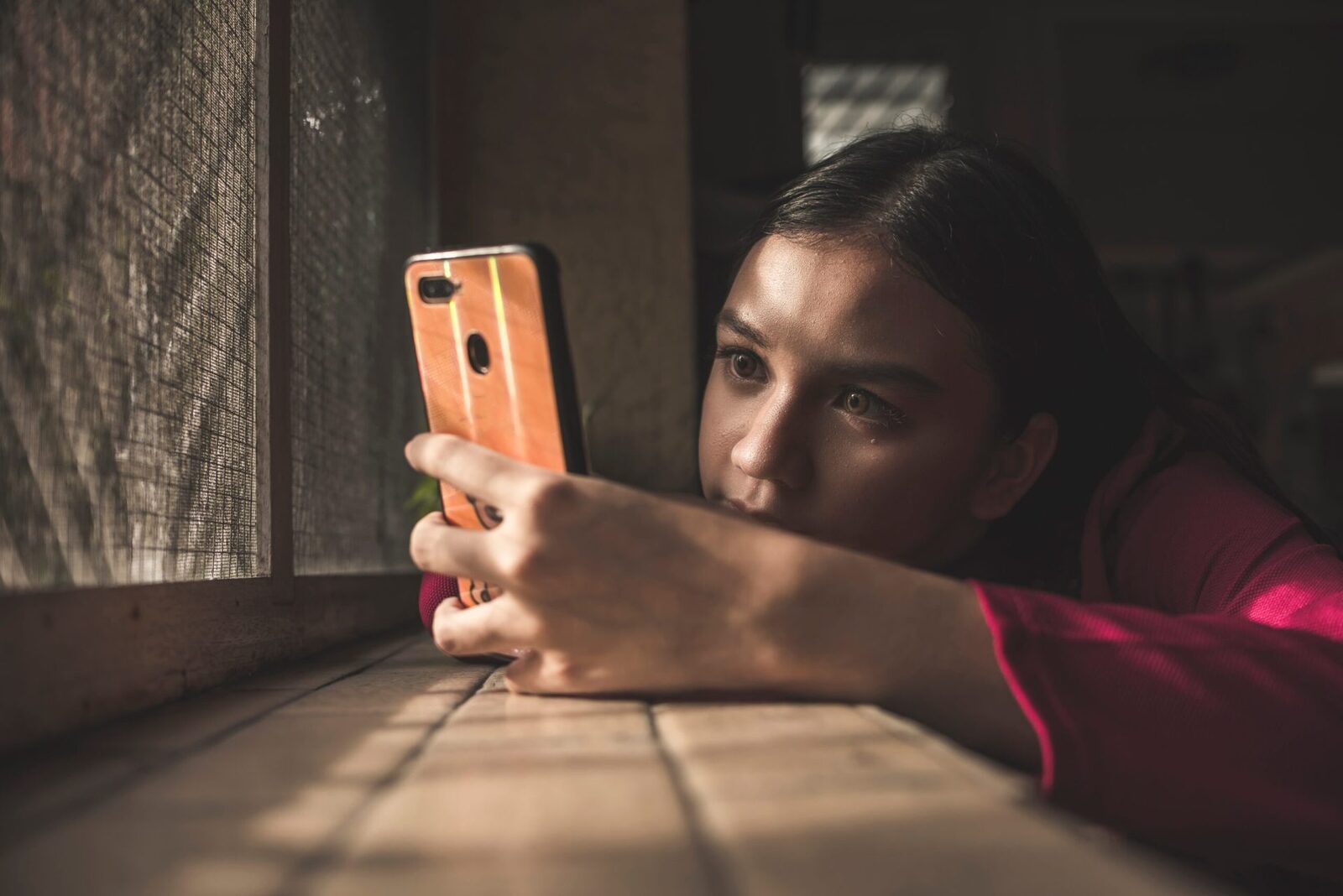 De ce „fantomele” dispar fără urmă? Explicația științifică a ghosting-ului