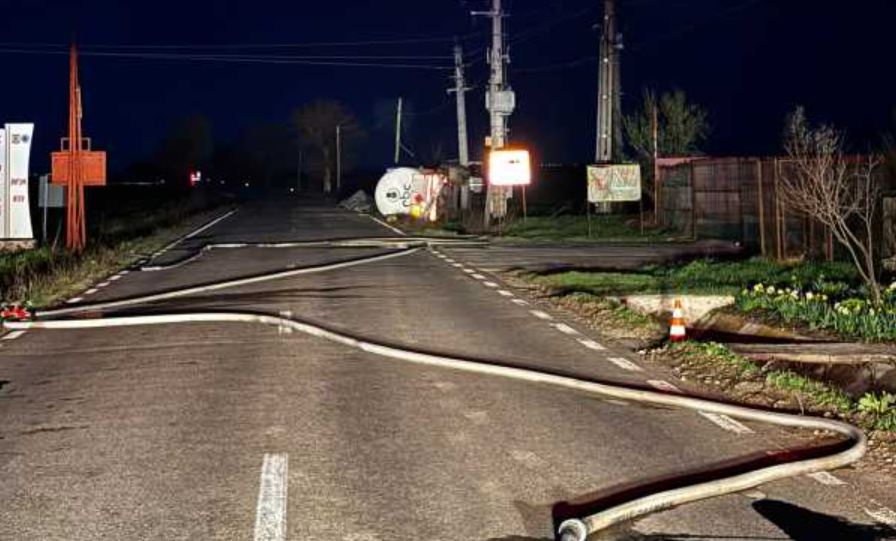 Un accident rutier grav a avut loc pe DN 1D, în zona kilometrului 22+900, în urma căruia 72 de persoane au fost evacuate din locuințele din apropiere