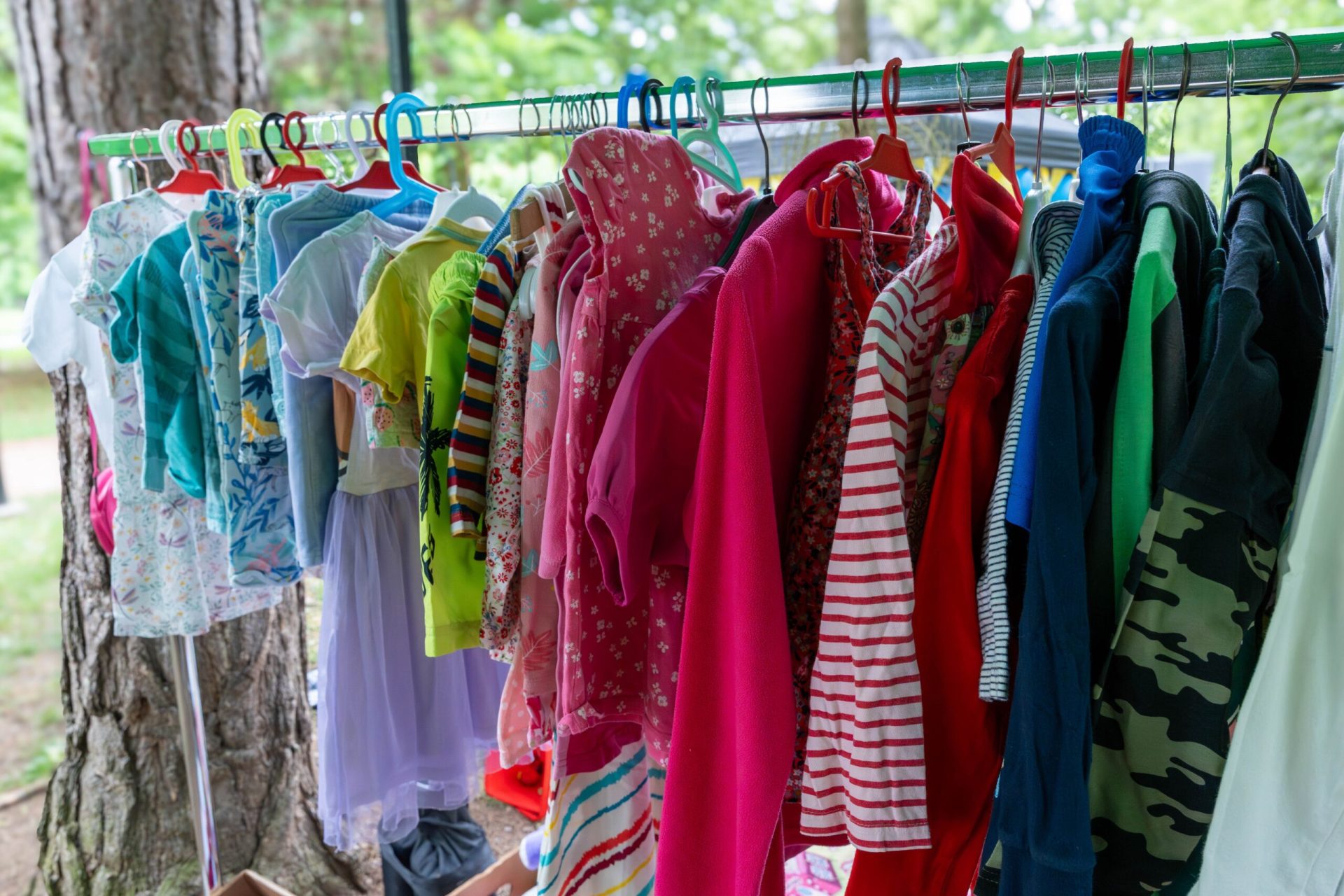 Hainele pentru copii pot conține niveluri periculoase de plumb, arată cercetări recente care indică un risc crescut de expunere pentru cei mici