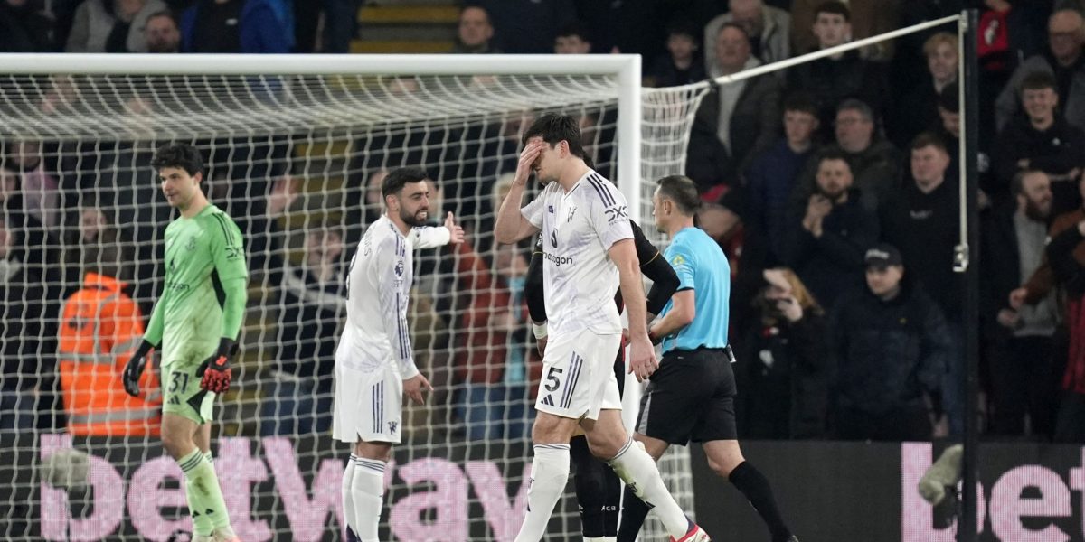 Starul lui Manchester United, suspendat: Ce i-a șoptit arbitrului