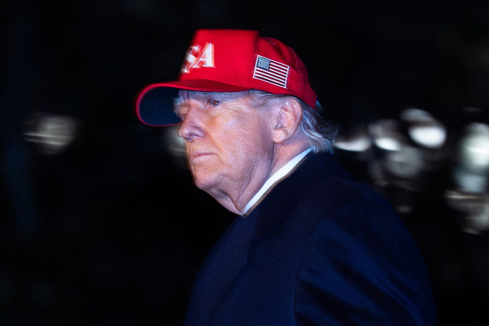 Trump, în picaj: Inflația lovește puternic americanii, benzina explodează în SUA