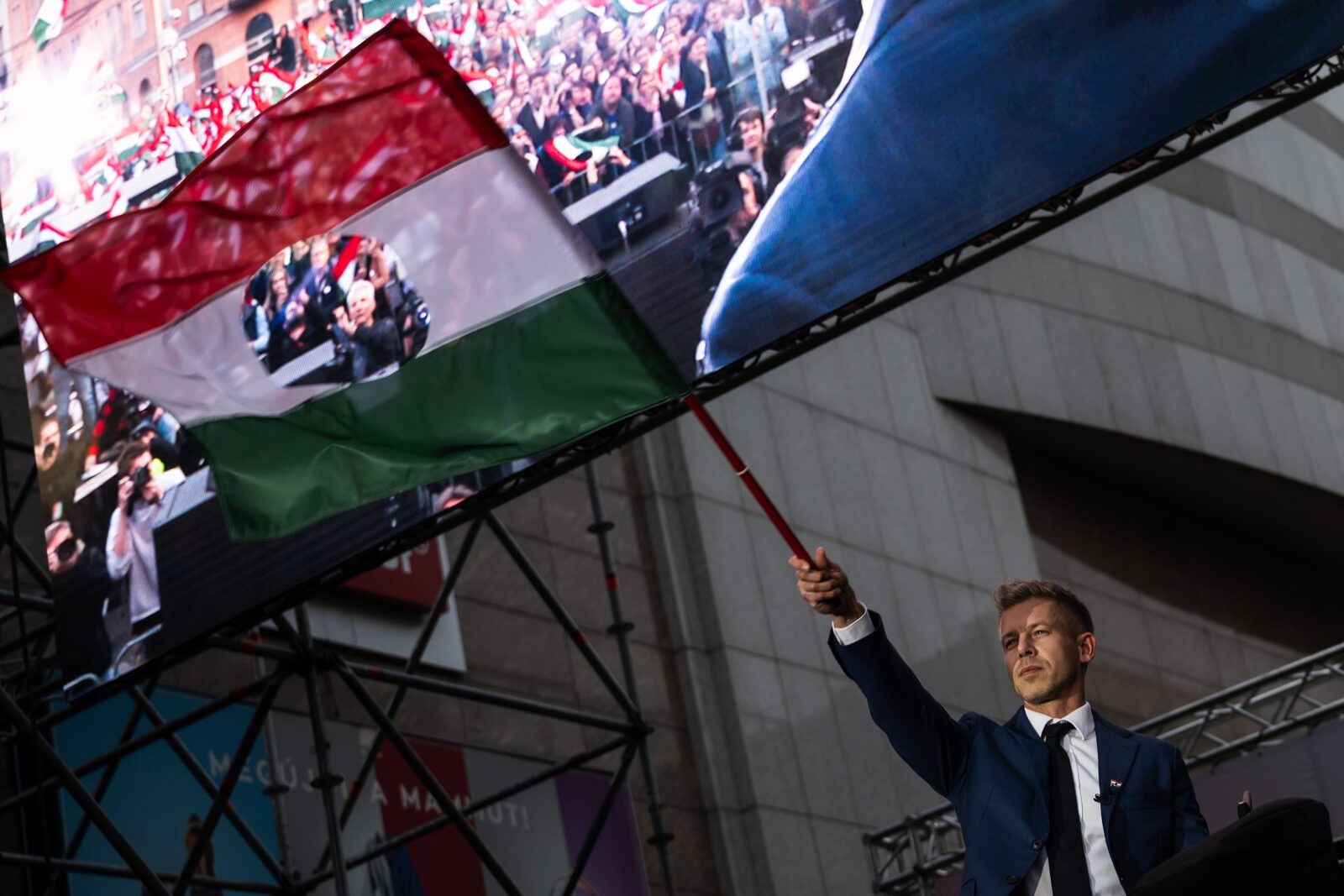 Forintul, la maxim după victoria lui Peter Magyar: MOL urcă cu 7%, OTP cu 2,4%