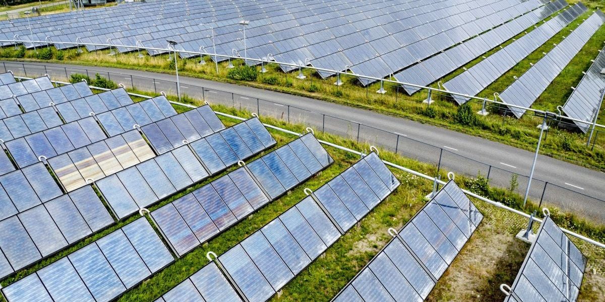 Localnici furioși pe un uriaș proiect solar: 180.000 de case, puse în discuție