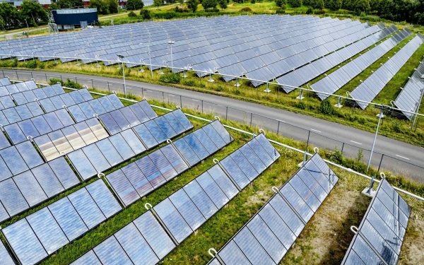 Localnici furioși pe un uriaș proiect solar: 180.000 de case, puse în discuție