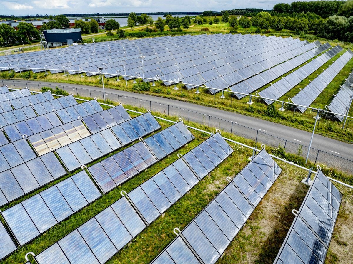 Localnici furioși pe un uriaș proiect solar: 180.000 de case, puse în discuție