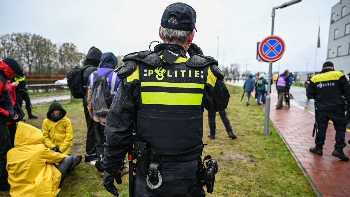 Bărbat incendiat într-un mall din Olanda: Victima, în stare gravă