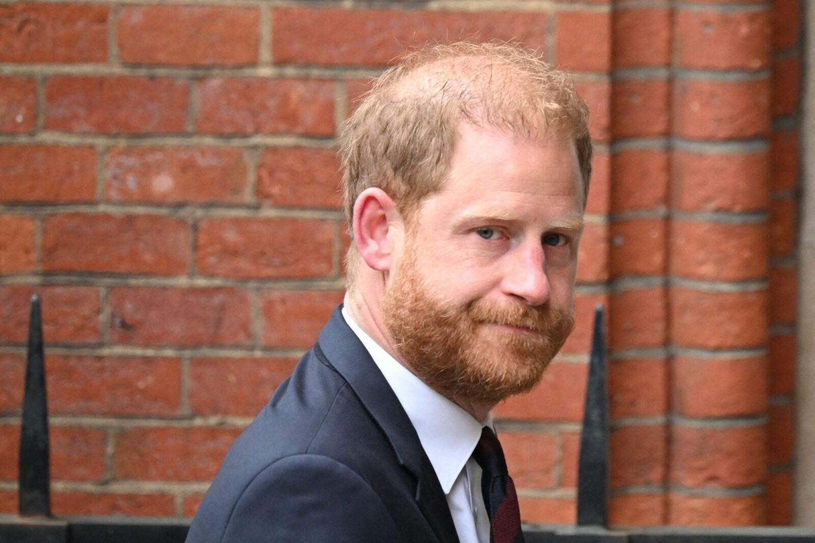 Prințul HARRY, dat în judecată de fosta sa organizație caritabilă