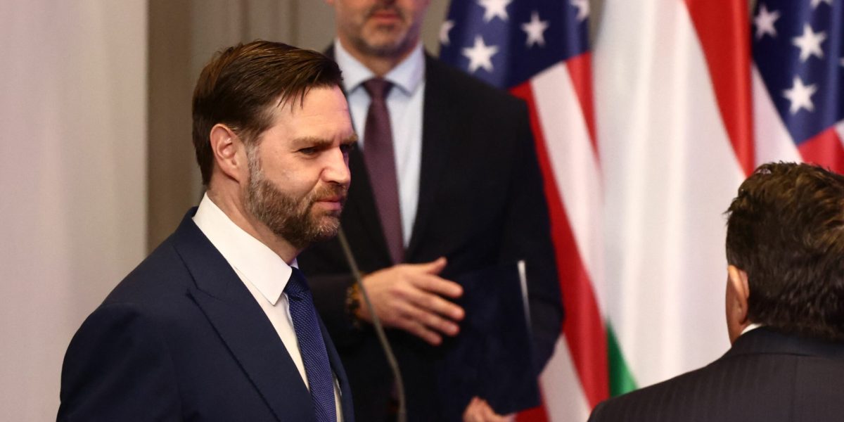 Întâlnire-șoc în Pakistan: JD Vance, primit de șeful armatei, pe fondul negocierilor SUA-Iran