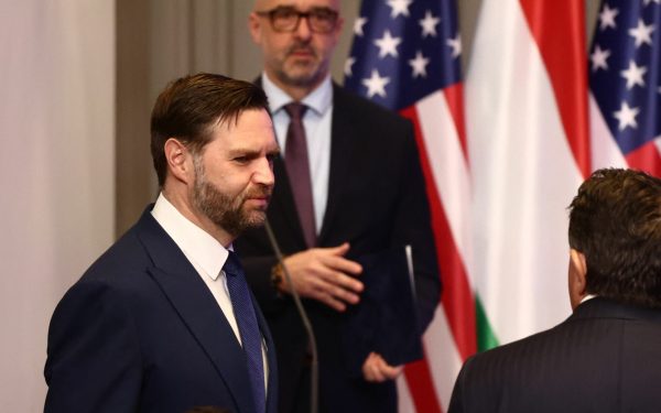 Întâlnire-șoc în Pakistan: JD Vance, primit de șeful armatei, pe fondul negocierilor SUA-Iran