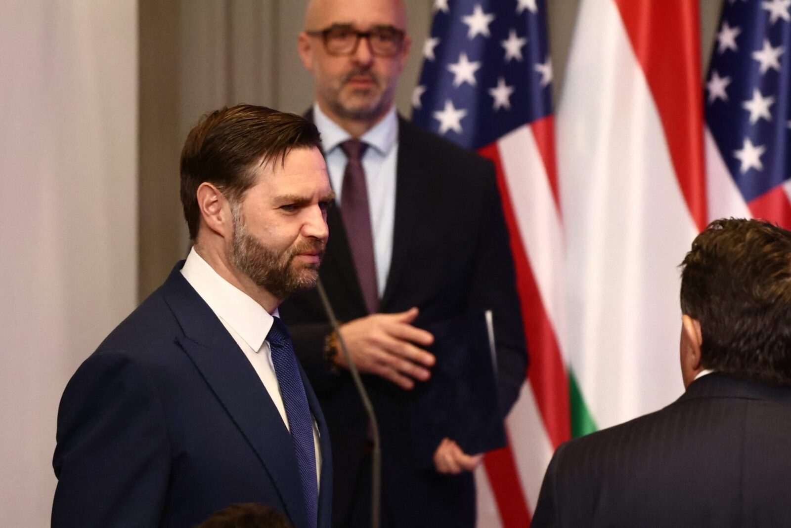 Întâlnire-șoc în Pakistan: JD Vance, primit de șeful armatei, pe fondul negocierilor SUA-Iran