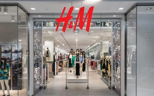 H&M închide 160 de magazine: Criza lovește gigantul modei rapide