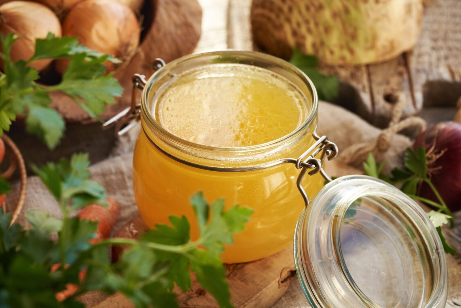 Supe și ciorbe din toată lumea: de ce zeama caldă e un ritual culinar global?