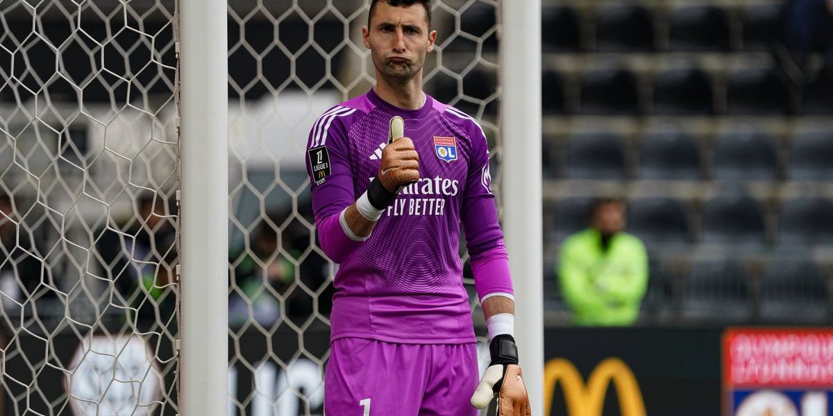 Jucător, secret bine păzit: Spitalizare-șoc, zvonuri despre starea fotbalistului