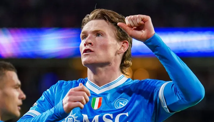 Fighting it out for second spot in Serie A, Napoli și AC Milan se vor întâlni pe Stadio Maradona, într-un meci crucial pentru poziția a doua în campionatul italian