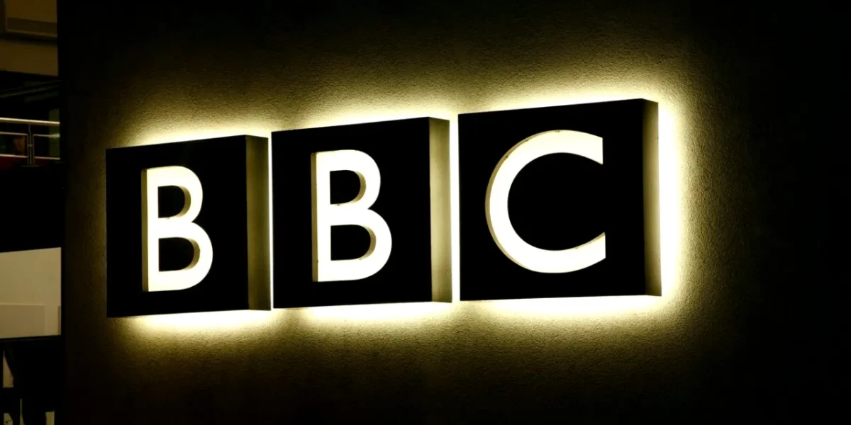 BBC dă afară 2000 de angajați: Cea mai amplă restructurare din ultimii 15 ani