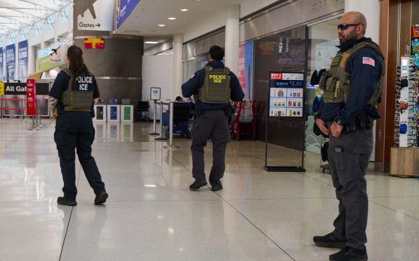 ICE: Aproape jumătate de milion de deportări într-un an. Promisiunea lui Trump, uitată