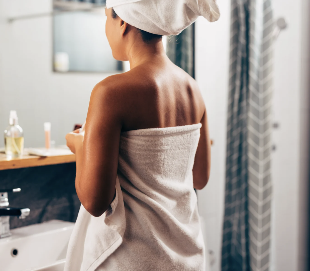 Produsele etichetate drept „naturale” pentru igiena personală, în special deodorantele, reprezintă una dintre cele mai căutate categorii pe piața actuală, dar specialiștii avertizează că aceste produse pot avea efecte adverse neașteptate