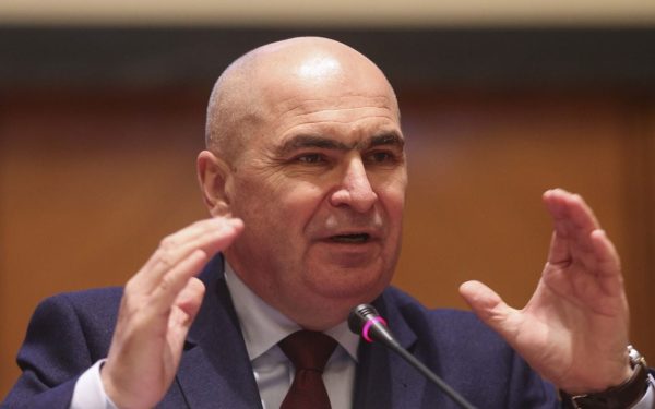 Consilier BNR, despre „Ilie sărăcie”: E nedreaptă porecla aplicată lui Bolojan