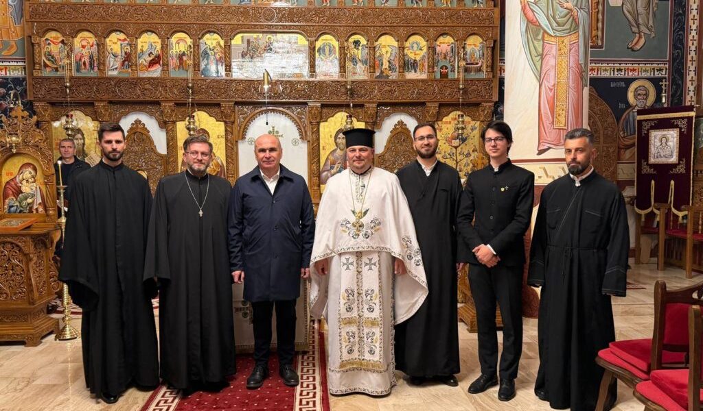 Bolojan, la Sînmartin, de Paște: Premierul, la slujbă, alături de credincioși