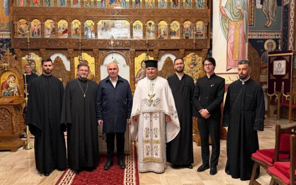 Bolojan, la Sînmartin, de Paște: Premierul, la slujbă, alături de credincioși