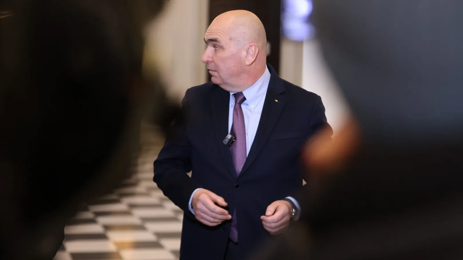 Consilier BNR, semnal de alarmă: Criză politică, pericol de recesiune pentru România