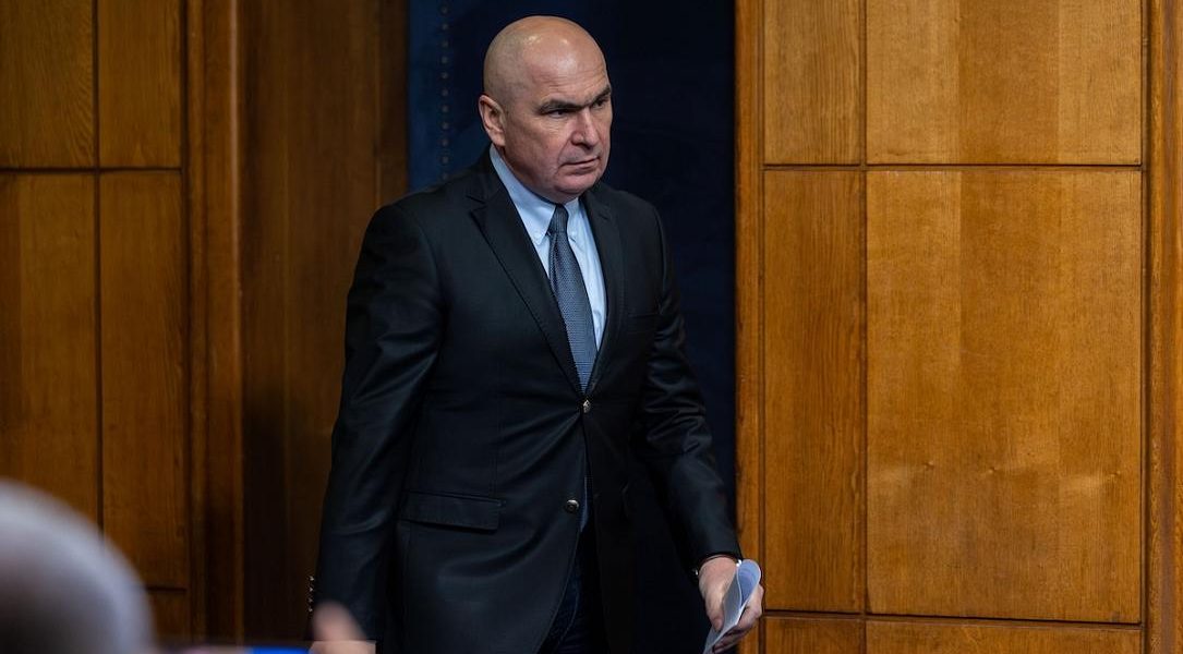 Bolojan, MOLEȘIT de susținere: Premierul, TRIPLU față de Grindeanu!