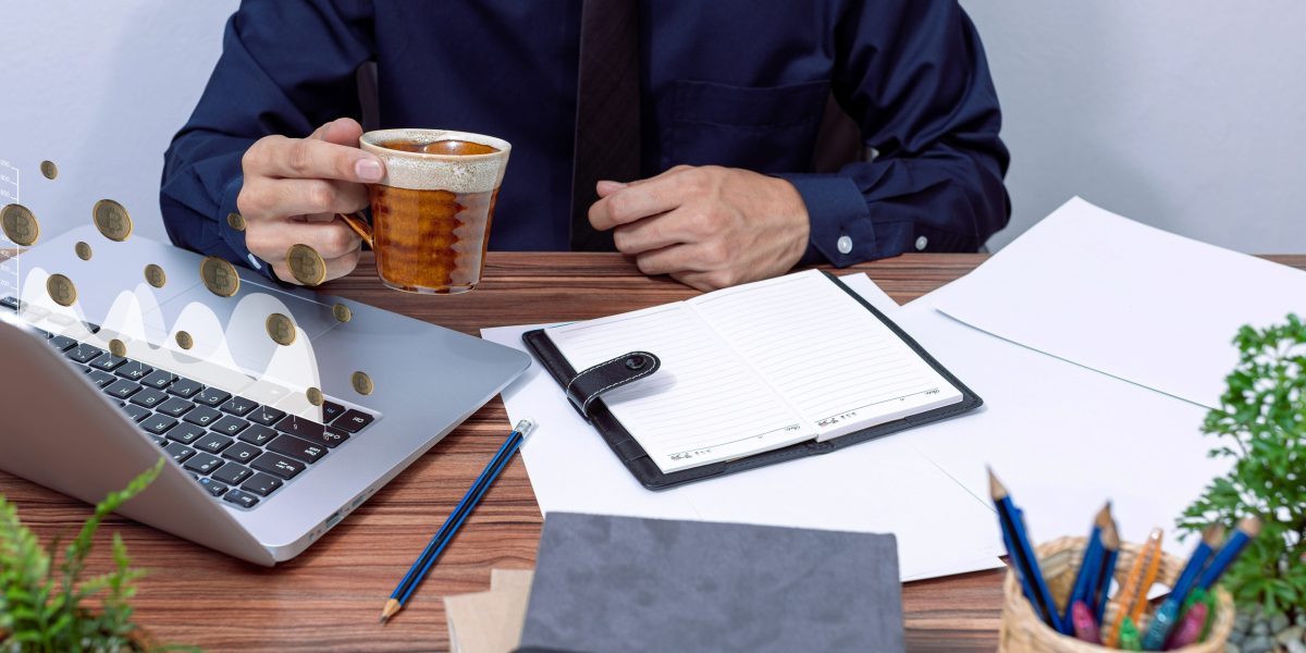 Digitalizarea mută biroul: Doar 4 din 10 europeni mai muncesc fix dintr-un singur loc