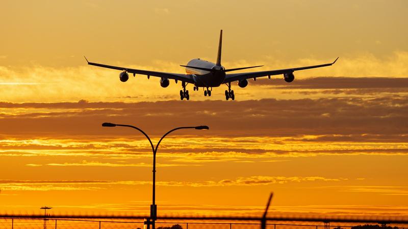 După anunțul companiei spaniole Volotea privind reducerea zborurilor sale, celelalte mari companii aeriene europene, Ryanair și Lufthansa, au făcut anunțuri alarmante referitoare la impactul conflictului din Golf asupra serviciilor aeriene din Europa