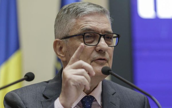 Dăianu: „Hărmălaia” din coaliție nu ajută România în criză politică
